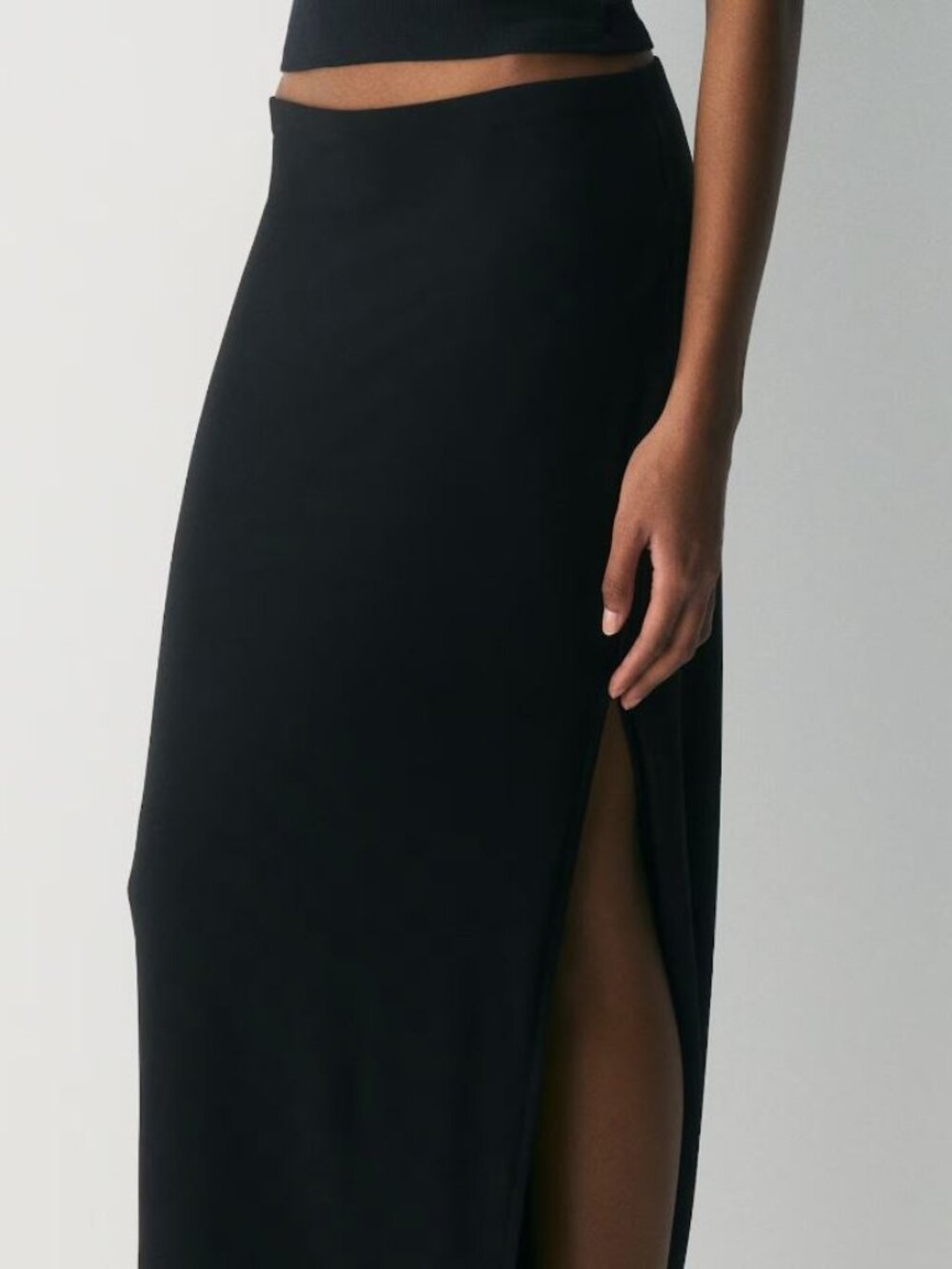 Aritzia Wilfred Smooth Matter Subscript Maxi Skirt with Side Slit | S